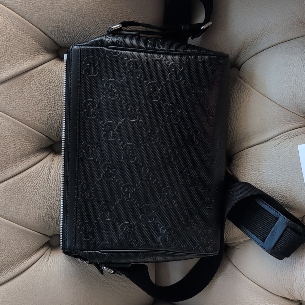 Gucci Black GG Pattern Messenger Bag - Picture 9 of 11